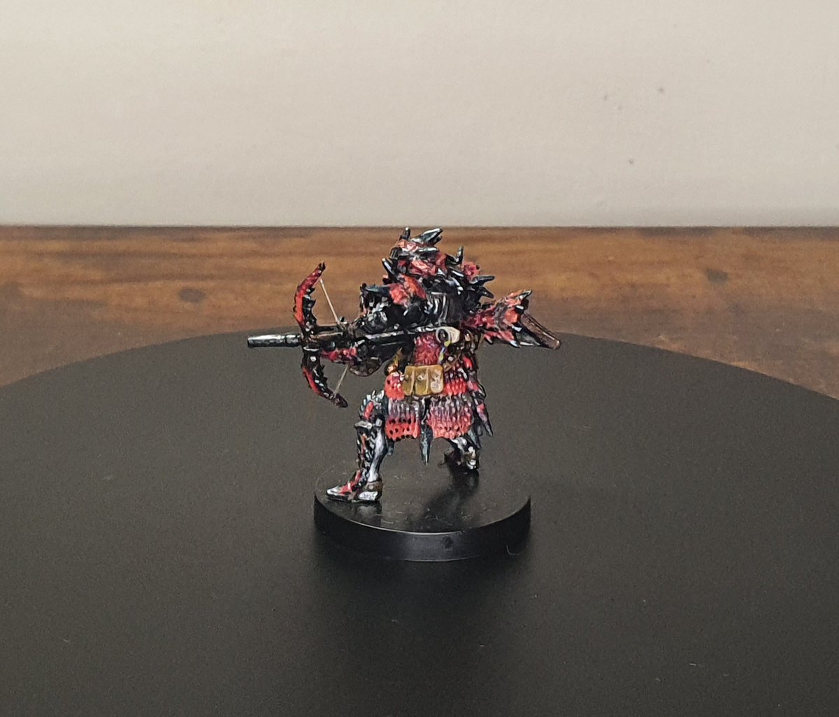 Akinusuka's tweet image. Another figure from the MHW Board Game that I painted, this one is my favorite! 🤩