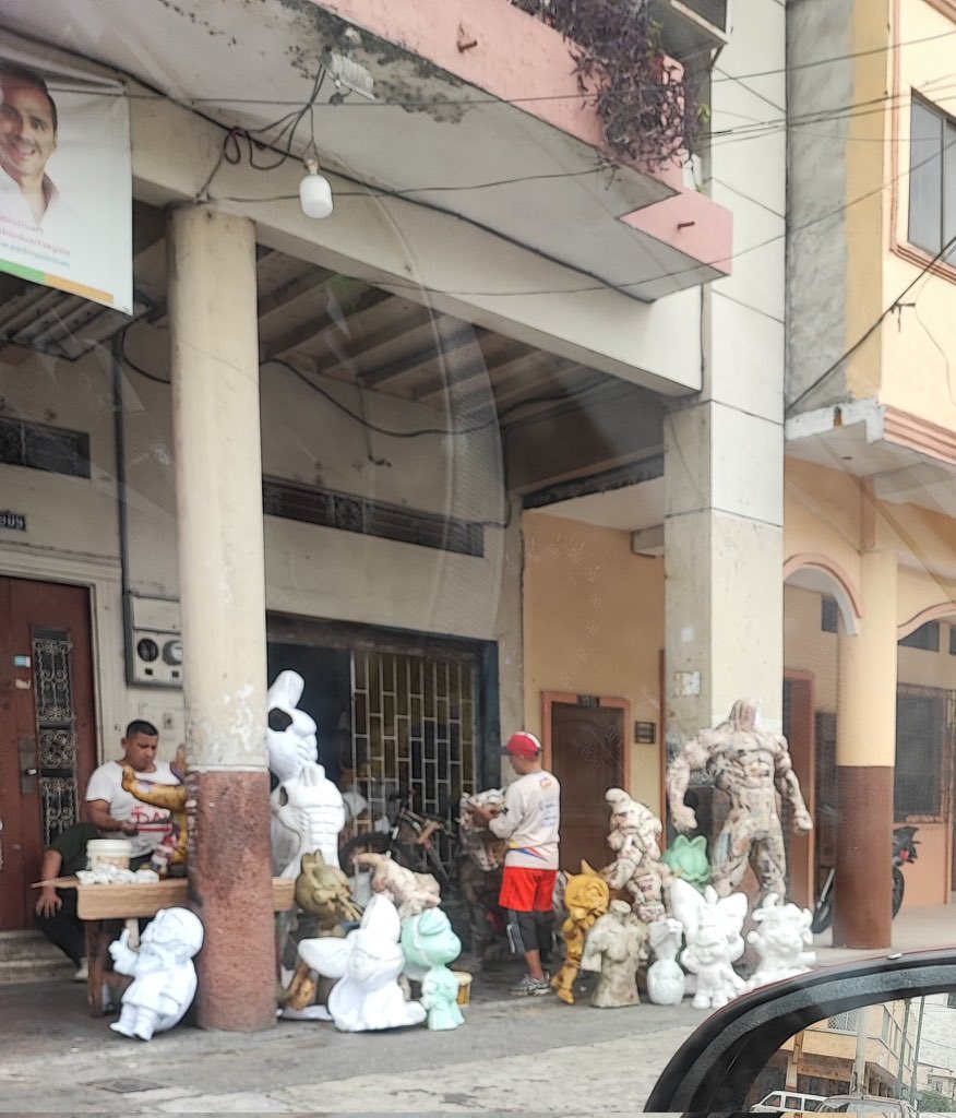 sinparoguayaco's tweet photo. Se nos fue el año oficialmente. https://t.co/JyGlcZpasC
