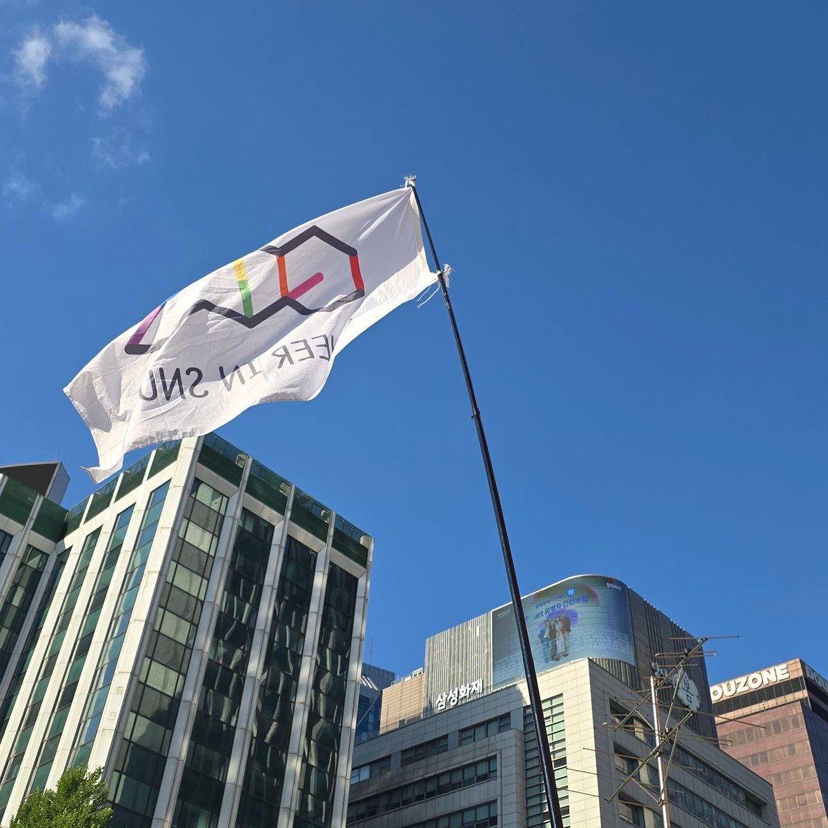 🌈큐이즈, 2024 서울퀴어퍼레이드에 가다

지난 6월 1일 큐이즈는 <2024 제25회 서울퀴어퍼레이드> 부스행사와 행진에 참여했습니다. 퀴어한 모두에게 행복한 6월이 되길 바라요! 🏳️‍🌈

(사진 1~3 출처: 서울퀴어문화축제 조직위원회)

#서울퀴어퍼레이드 #SQP
#QIS #모두의퀴어학교