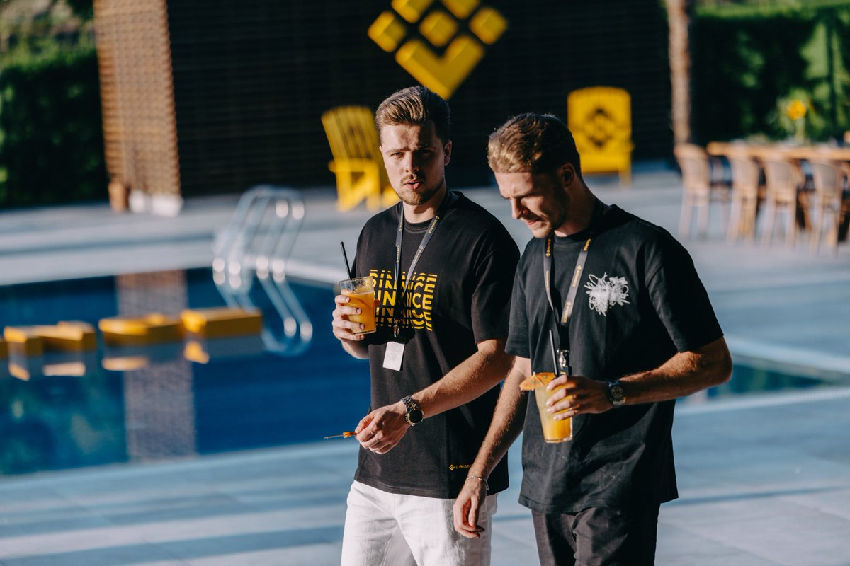 binance's tweet image. Sunsets, vineyards, and crypto.

We made it happen 🤝

Take a look at the Lopota Lake Resort, where we&apos;ve hosted an unforgettable #Binance KOL Campus.