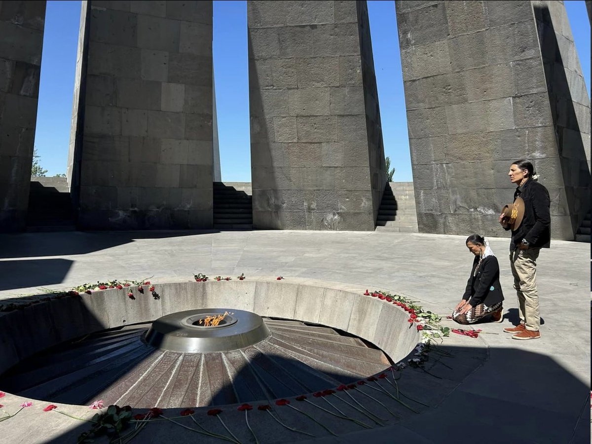 "Sihasin" band visited the Armenian Genocide Memorial to lay flowers and pay their respects to the victims of the #ArmenianGenocide. 

"In this way we honor your ancestors and the generations of Armenians to come" - Clayson and Jeneda Bennally.

▪️ Native American band