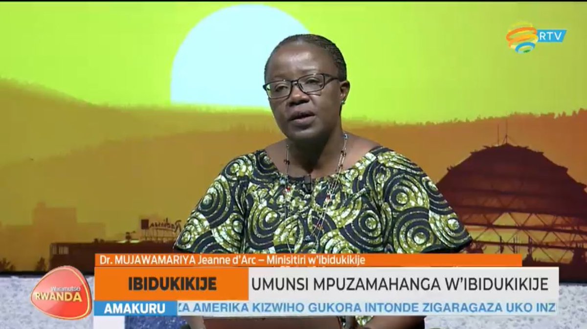 EnvironmentRw's tweet photo. "Ubutaka bugenda buba bubi, ibitunga ibimera n’ibinyabuzima biba mu bitaka byaragabanutse bityo umusaruro ugenda uba muke kandi byose bikaba biterwa n’ibikorwa bya muntu"

Minisitiri @MujaJeanne mu kiganiro #WaramutseRwanda kuri @RwandaTV @rbarwanda. https://t.co/bDs2qeQh03