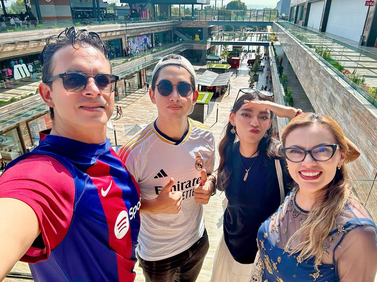 YanzerR's tweet image. Celebrating. @Jannfont   Te amo