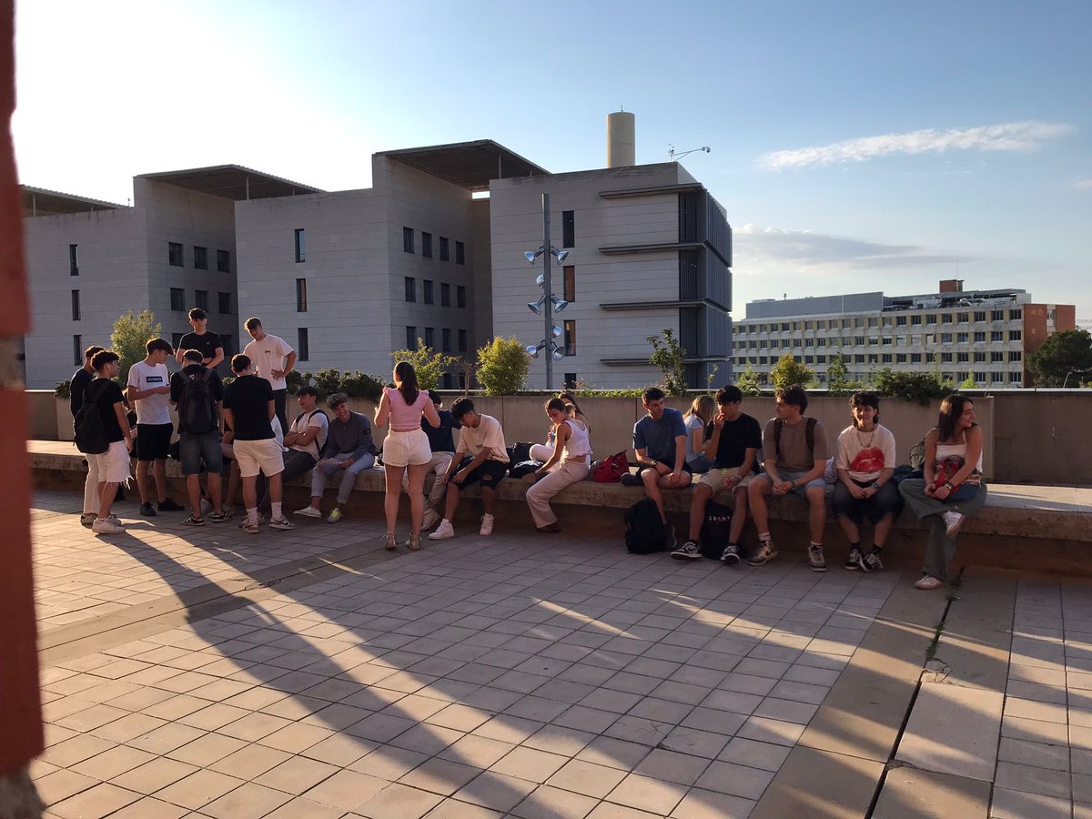 👩‍🎓 Avui, els alumnes de 2n de Batxillerat s’encaren a les Proves d’Accés a la Universitat i culminen un camí de molts anys al Villena.

Molta sort, villenes! 
#pau2024 #selectivitat #2nbatxillerat