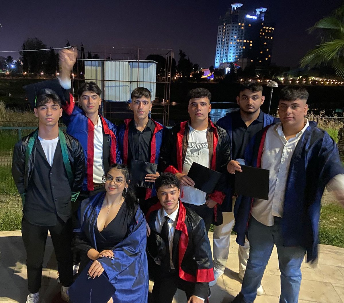 cemresmtkn's tweet photo. 🎓🩶 https://t.co/RssYdJ2gmr