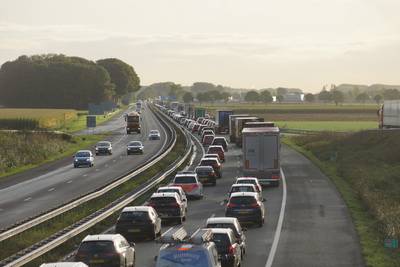 Drukke ochtendspits in Brabant: twee auto's botsen op A58, meer dan uur vertraging dlvr.it/T7p8mV