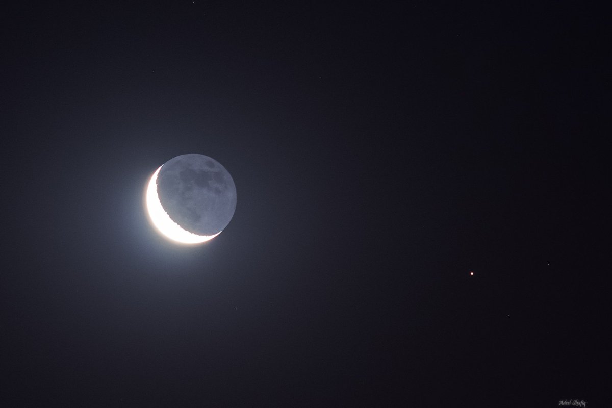 madeel88's tweet photo. Crescent Moon &amp; the Red Planet! 

This morning 16% waning crescent moon was in a close conjunction with planet Mars gracing the pre dawn skies. (1/2)

Adeel Shafiq ©️ 

#waningcrescent  #crescentmoon #redplanet #mars #MarsMoon #marsmoonconjunction #conjunction #astrophotography https://t.co/QJXy41OWUv