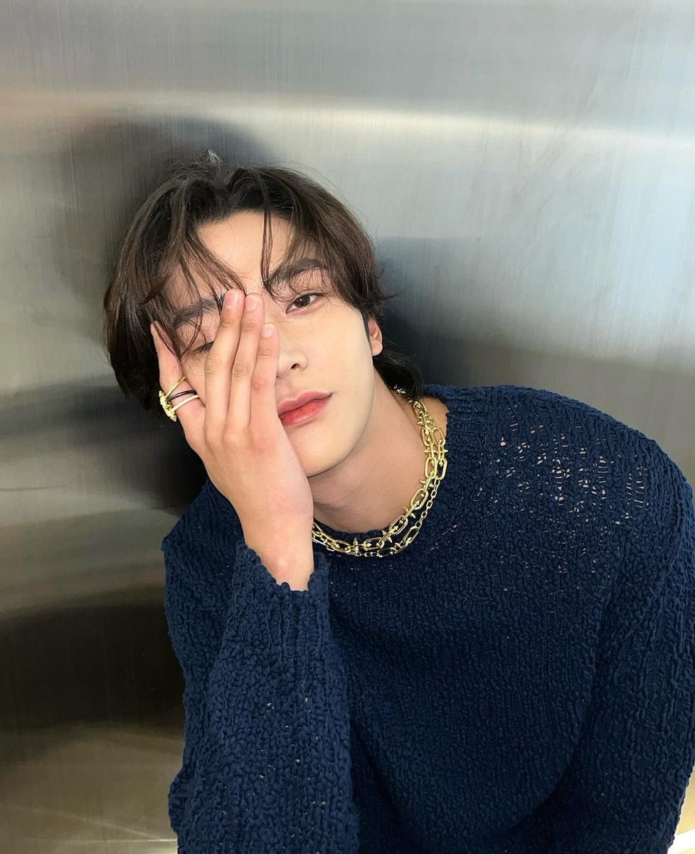 rwarchive's tweet photo. Tiffany boy Rowoon 🤩 https://t.co/HIArGMlCve