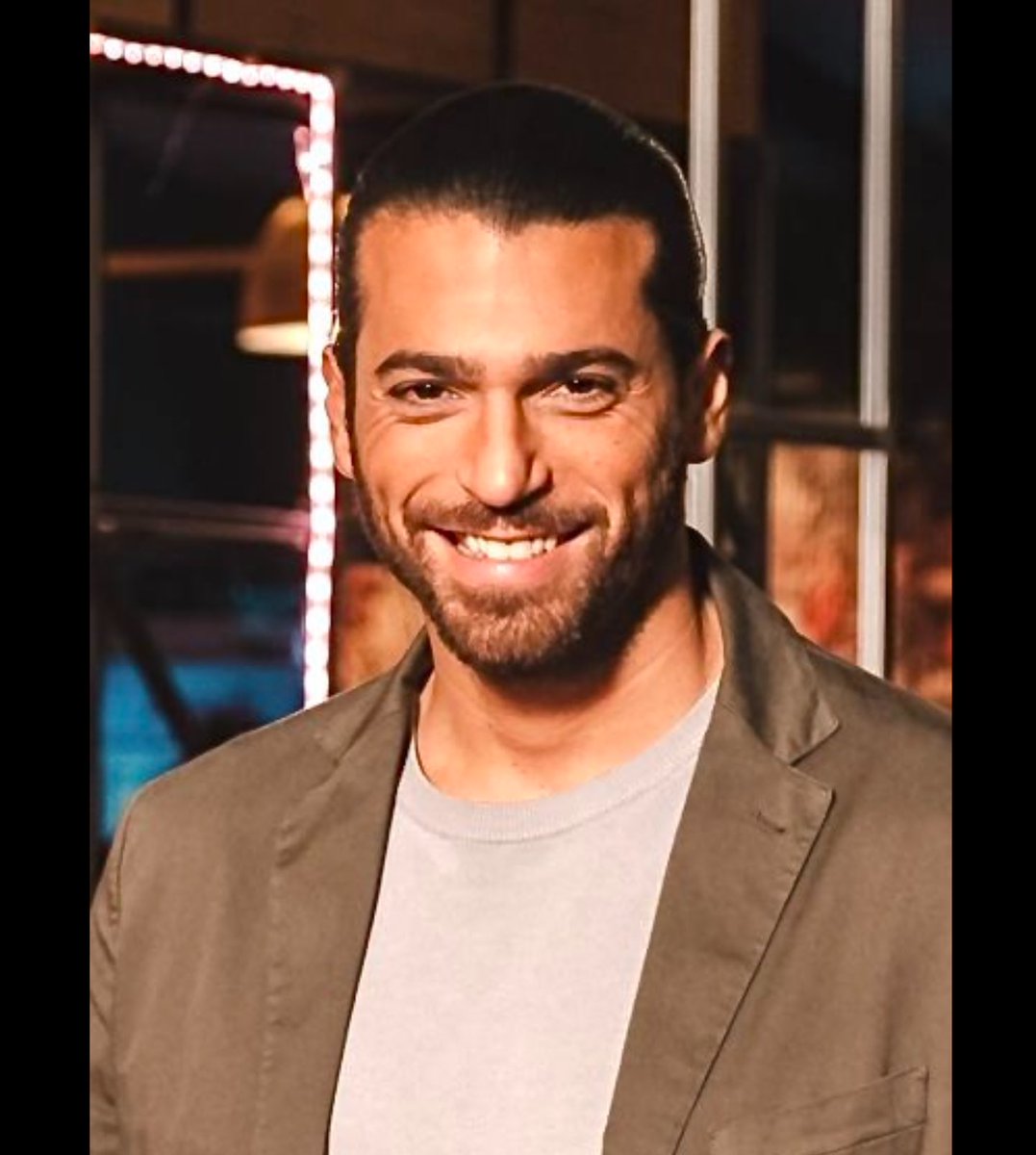Sólo quiero bailar 
la increíble coreografía de tu sonrisa 💥

Buenos días con Can ❤️
#CanYaman 
#FrancescoDemir
#ViolaComeIlMare2
