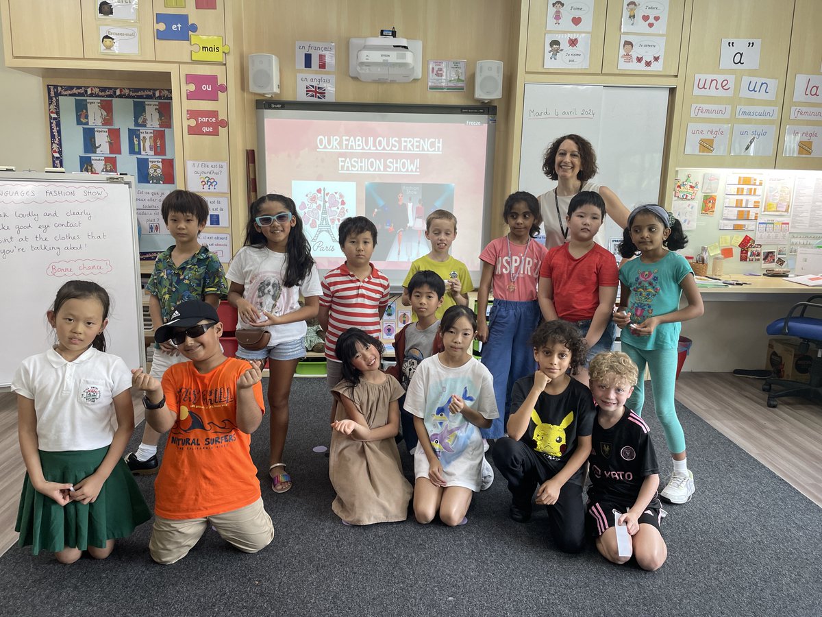 KLASS_JB_Lang's tweet photo. Y3 students thoroughly enjoyed their Languages Fashion Shows today, where they described what they wore in Bahasa, Mandarin and French. Here are a few pics from one of the #French fashion shows! #sparkinspiration https://t.co/8BIzbTG4aJ