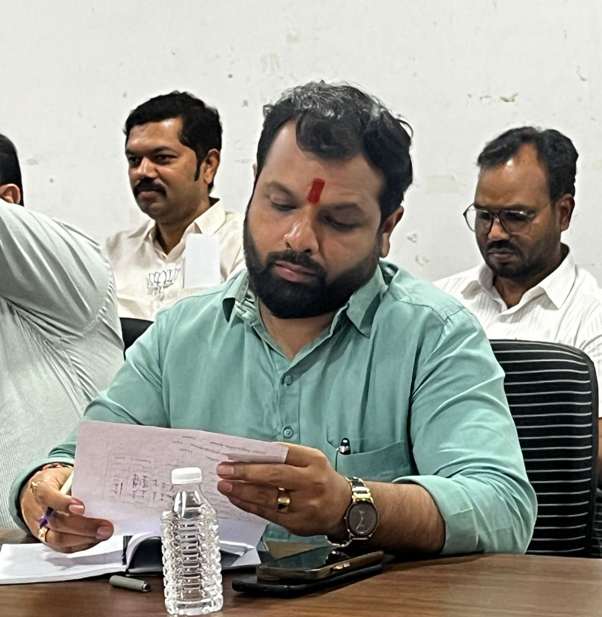 ivikrantpatil's tweet photo. 📍पनवेल

आज पनवेल येथे आगामी कोकण पदवीधर विधान परिषद निवडणूकीनिमित्त पूर्व नियोजन बैठक आयोजित करण्यात आली होती. यावेळी बैठकीला मतदारसंघातील पक्षाचे सर्व पदाधिकारी उपस्थित होते.
@narendramodi @AmitShah @JPNadda @BJP4India

#कोकण_पदवीधर_विधान_परिषद #graduateselection #bjp4maha https://t.co/AB6iegwNrD