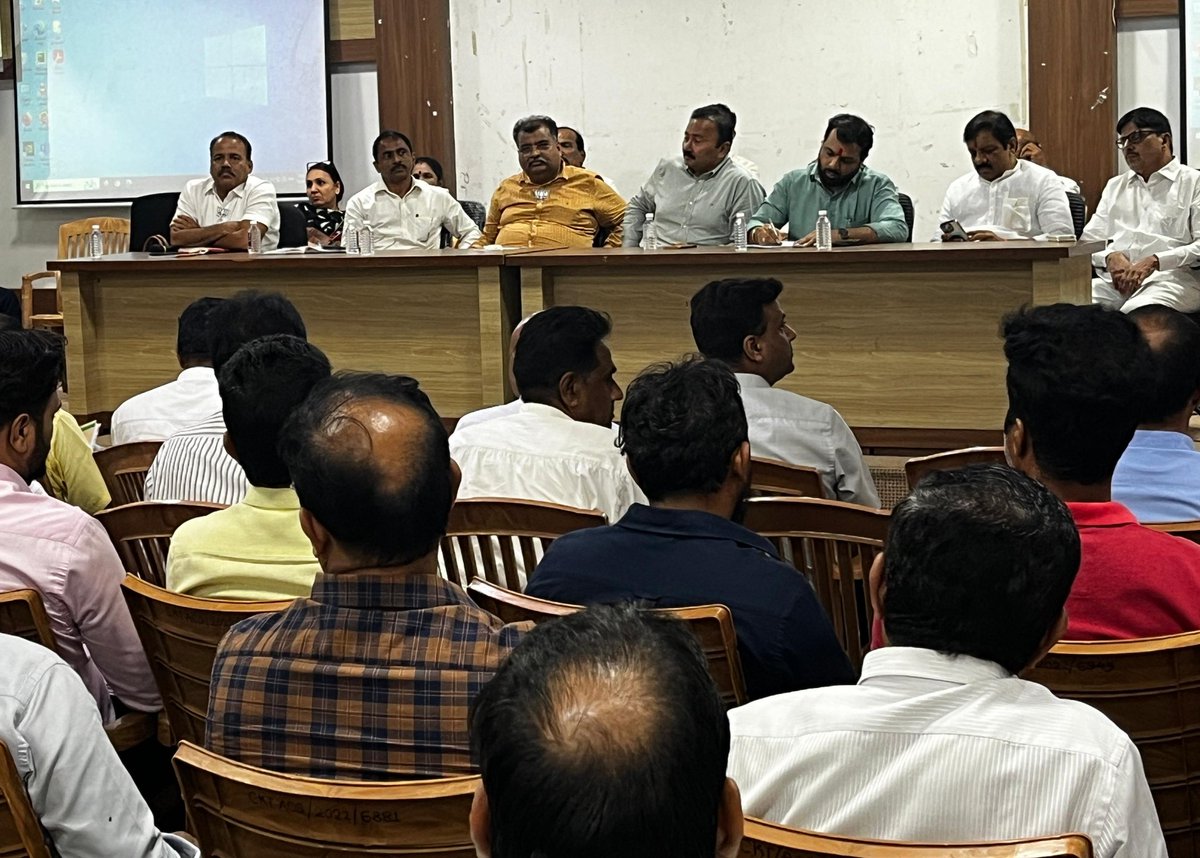 ivikrantpatil's tweet photo. 📍पनवेल

आज पनवेल येथे आगामी कोकण पदवीधर विधान परिषद निवडणूकीनिमित्त पूर्व नियोजन बैठक आयोजित करण्यात आली होती. यावेळी बैठकीला मतदारसंघातील पक्षाचे सर्व पदाधिकारी उपस्थित होते.
@narendramodi @AmitShah @JPNadda @BJP4India

#कोकण_पदवीधर_विधान_परिषद #graduateselection #bjp4maha https://t.co/AB6iegwNrD