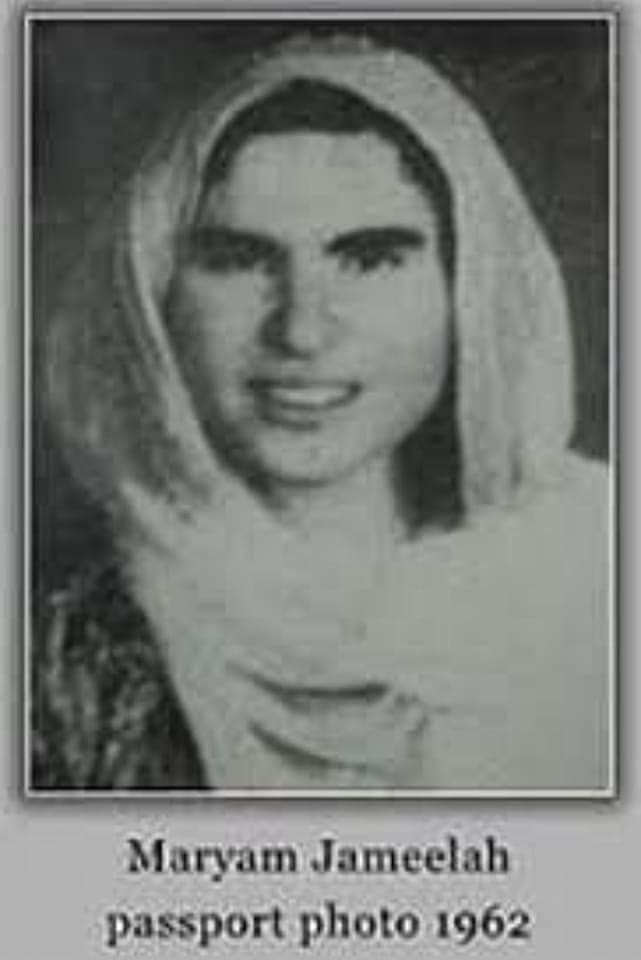 Maryam Jameela (Meryem Cemile Kimdir?)

MÜSLÜMAN GÖRÜNÜMLÜ BİR YAHUDİ DÖNMESİ MERYEM CEMİLE (MARGARET MARCUSE)(1934-2012)
Almanya'dan ABD'ye taşınan Yahudi bir ailenin kızıydı.
ABD'de gerekli din, siyaset ve istihbarat eğitimini alıp uzman bir ajan oldu! Sonra İslam dünyasındaki