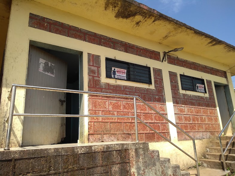 Just visited the beautiful Mahabaleshwar Panchganga Temple, but was disappointed by the lack of clean toilet facilities. It's essential for such a significant pilgrimage site to provide basic amenities for visitors. Let's urge the authorities to make necessary improvements! 🚻🙏