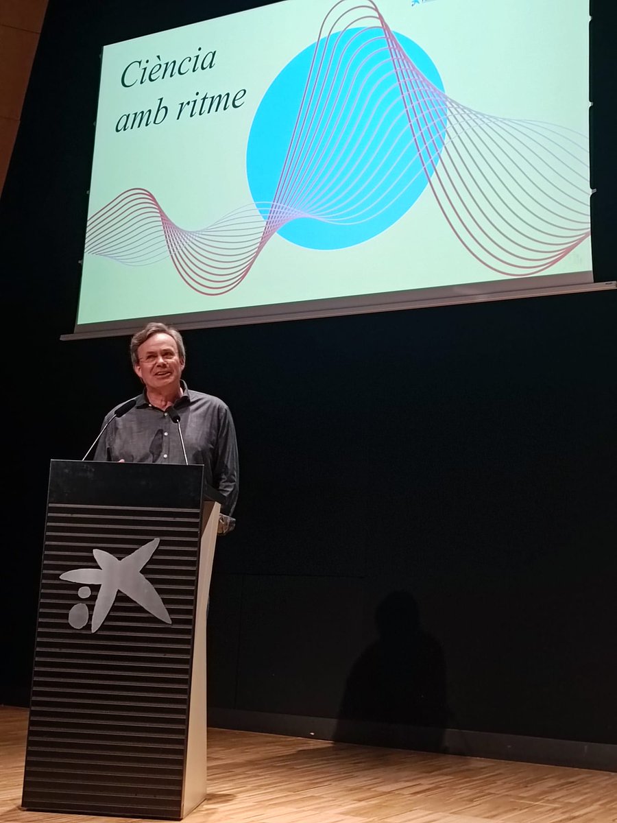 ThePhysicscat's tweet photo. Acte final de #CiènciaambRitme ahir al @CosmoCaixa_CAT. Han participat 18 centres de #Catalunya construint un caixó flamenc. Alguns alumnes han participat tocant el seu caixó junt amb els músics. 😊

Els caixons estaran exposats al Cosmocaixa fins al dia 16 de juny! https://t.co/gqAtojcAmA