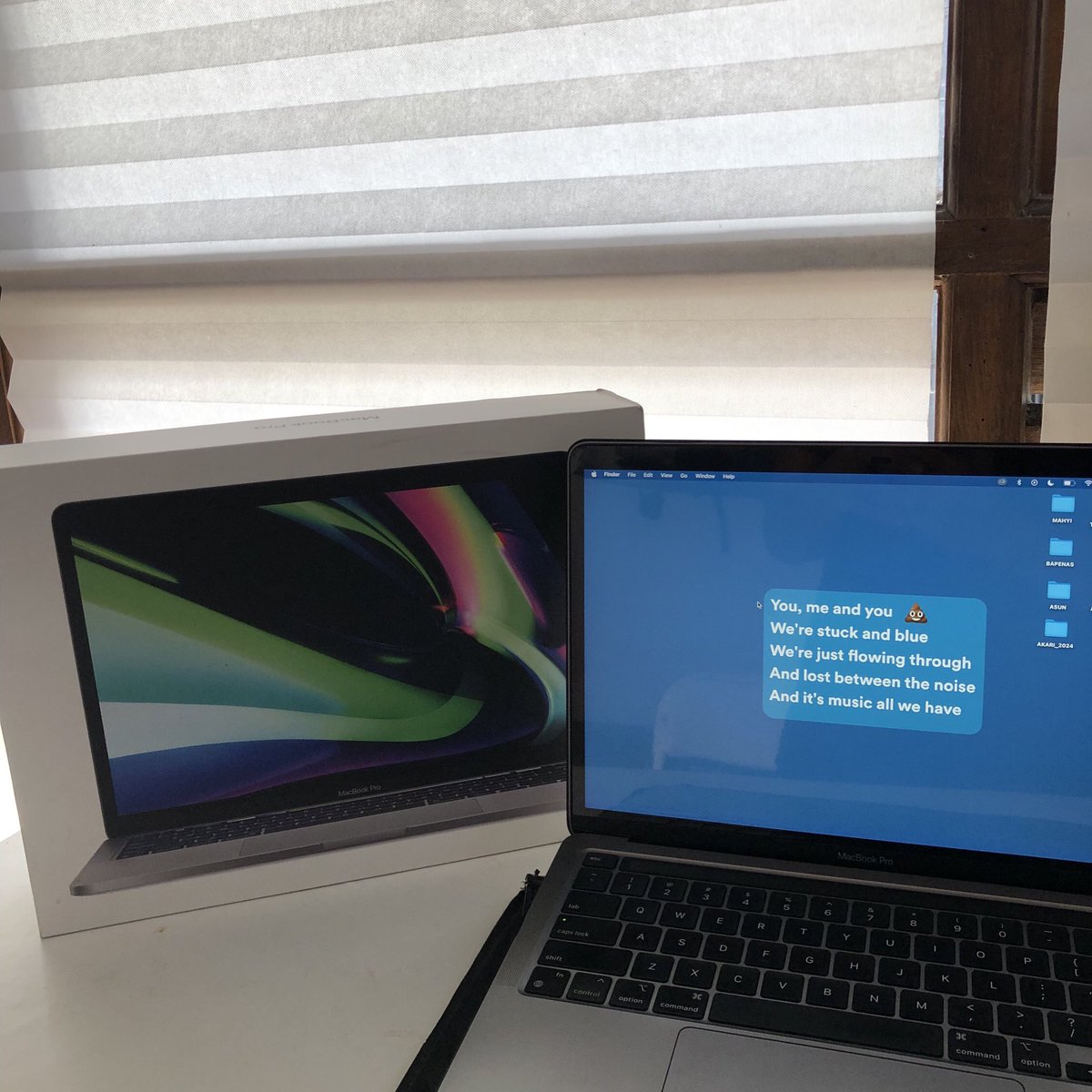 pecirkcid's tweet image. WTS

MacBook Pro 2020 M1 13&quot; (space Grey) 

- RAM 8GB
- SSD 512GB
- Fullset Box
- Garansi habis
- Kondisi Mulus terawat no minus 100% normal

Harga 15jt (Nego) lebih detail bisa DM 
COD Bandung Kota Pahlawan-Cibeunying-Dago-ciumbeuleuit

#wts #macbookproM1
