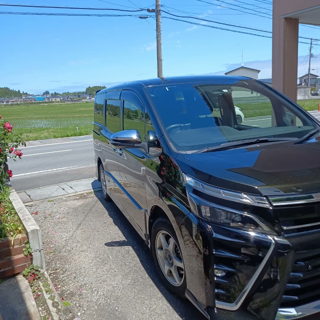 aizawa39's tweet photo. #voxy 
#80VOXY
#ユーザー車検
#陸運支局

本日、80VOXYの車検でした。
今回は初車検なのでメンテをし
陸運支局でユーザー車検で受けました。
無事合格。2年間乗れる
権利を頂きました。
もちろん予備車検を受けました。
光軸かなり狂ってたな？
新車のときからかな？ https://t.co/Yi7O4eDjow
