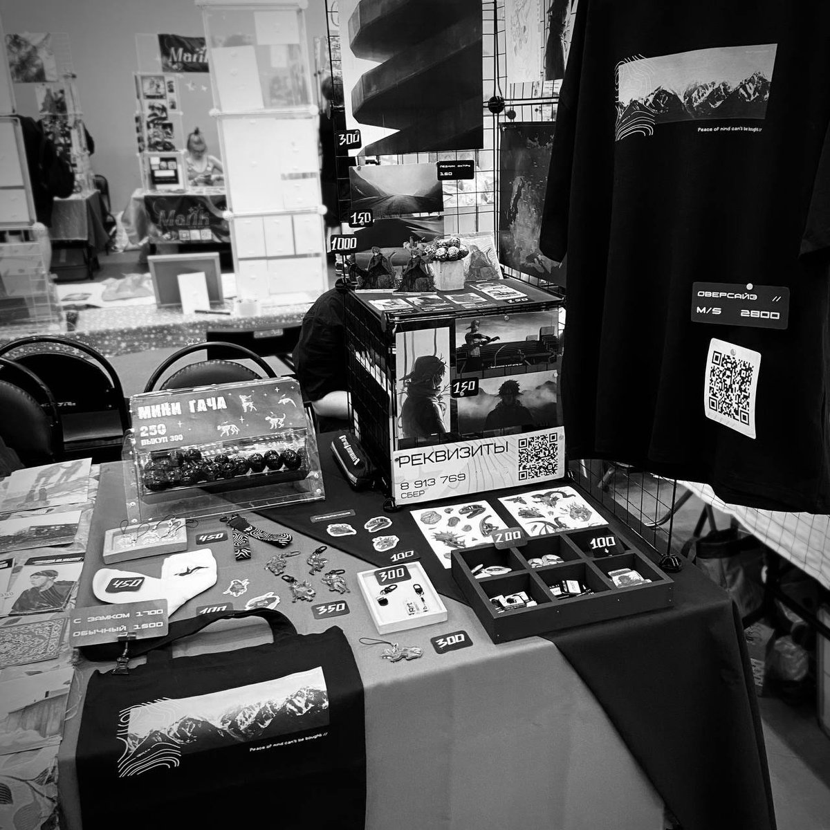 Tayan54's tweet photo. This was my first art market and it seemed to go well 🦾 https://t.co/3g2JSvw4s2