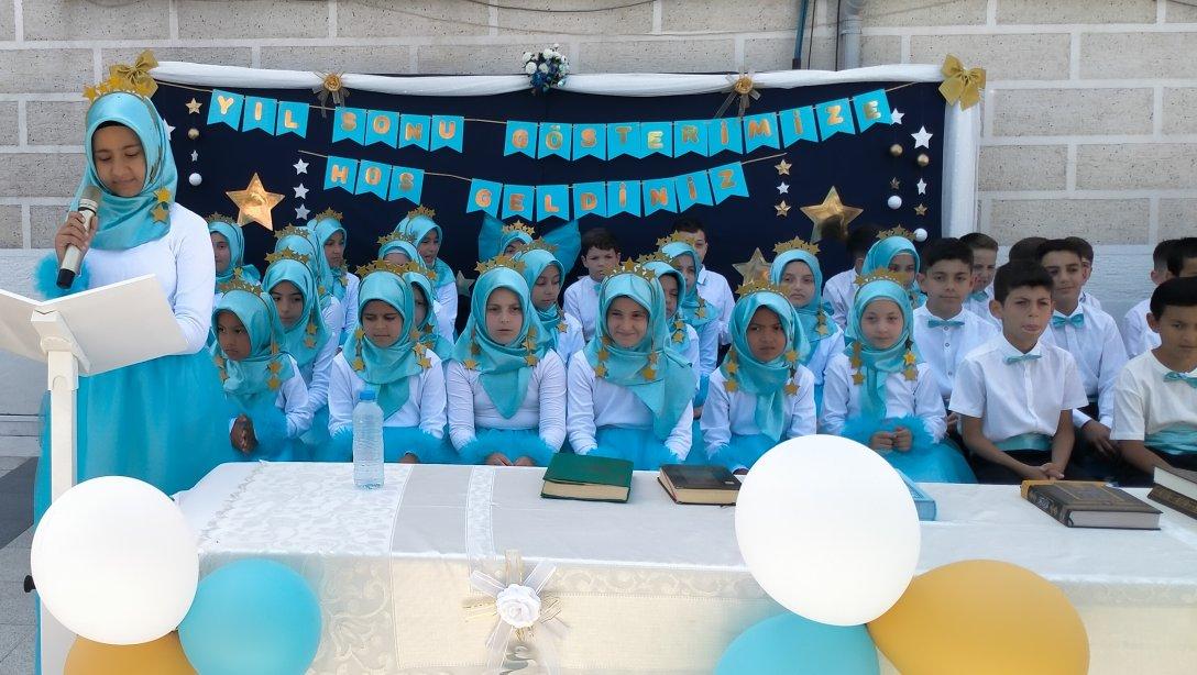 İlçemiz Halk Eğitimi Merkezi Müdürlüğünün Yenimahalle köyünde açmış olduğu  Kur'an Kursu sonunda düzenlenen programda ilahiler ve Kur'an-Kerim okumaları yapıldı. Programa özellikle köy halkının ilgisi büyük oldu. Katılanlara yemek ikramının yapılmasıyla program sona erdi.