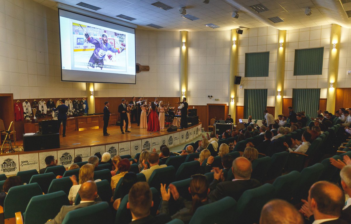 milankysel's tweet photo. 2017 was the first year we prepared a Gala evening to thank all our stakeholders and players. Last week, we held the fifth edition. Can’t believe what a bunch of people with a few friends can achieve. Thank you, guys 👏 #umbhockey #hockey #universityhockey #champions #umb https://t.co/7Hs7CBC8HC