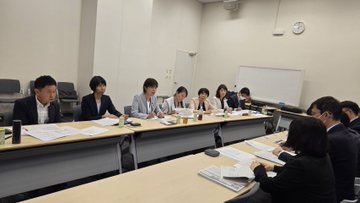 要請項目に沿って意見を述べる参加者たち