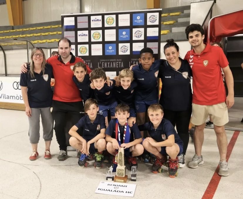 cpsantramon's tweet photo. 🔛Entrem a la Setmana Gran pel Club. Aquest cap de setmana es disputarà a la Poliesportiva de Vilafranca el Torneig l’Enxaneta!😎

🏆 Aquests van estar els equips guanyadors de l’anterior edició: @phcsantcugat @IgualadaHC @FCBhoquei i @Vilassarhoquei https://t.co/gr2EPmxkX3