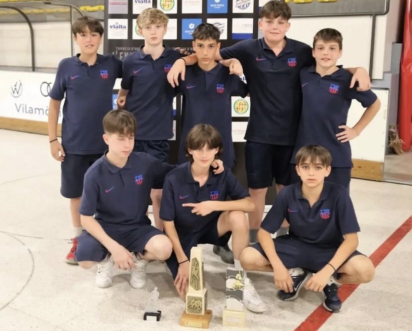 cpsantramon's tweet photo. 🔛Entrem a la Setmana Gran pel Club. Aquest cap de setmana es disputarà a la Poliesportiva de Vilafranca el Torneig l’Enxaneta!😎

🏆 Aquests van estar els equips guanyadors de l’anterior edició: @phcsantcugat @IgualadaHC @FCBhoquei i @Vilassarhoquei https://t.co/gr2EPmxkX3
