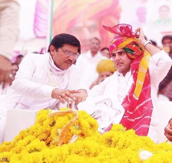 HJopada's tweet photo. दौसा से मुरारी लाल जी जीते ✌️✌️ https://t.co/bUqczVVzqm