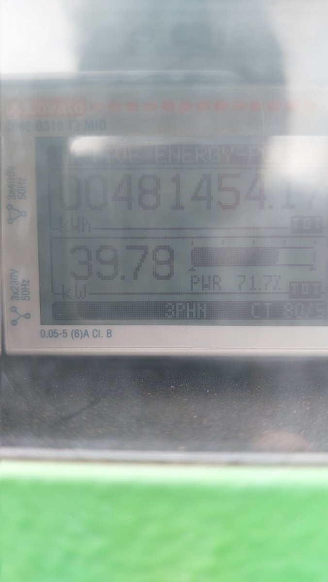 Plugged the Maxus MIFA 9 in while grabbing an ice cream. It jumped straight to 40kW at 86% and stayed there for the 5 mins it took me to scoff my snack! Detailed review to the channel soon!