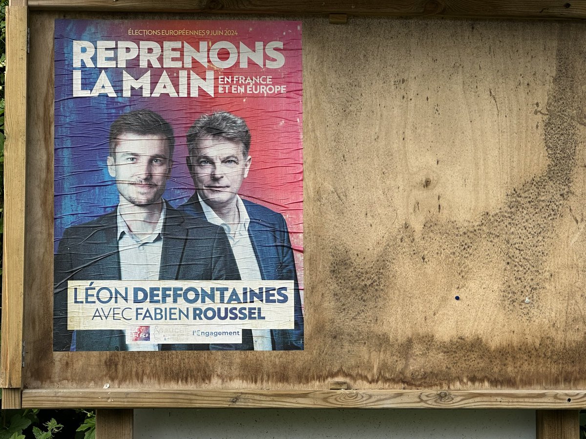 max95150's tweet photo. Commune de moins de 500 habitants. 
Les 19 panneaux électoraux sont un vrai investissement pour notre commune à petit budget
Que nous avons du sortir et installer pour vous. Pour que vous colliez vos affiches sur l’affichage municipal !
#pcf @L_Deffontaines @Fabien_Roussel https://t.co/1PwXgs4uMz