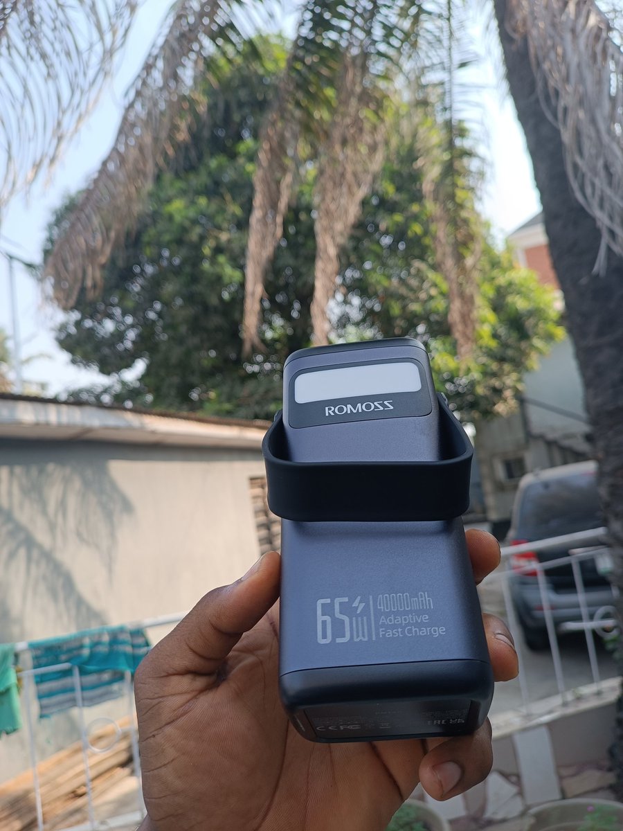 40,000Mah ROMOSS LAPTOP POWERBANK.

Comes in a handle.
Offers a LED display.
Has a flashlight.
Very light🤭.

Retails for N78,000 only.
#pagesbydamicommerce