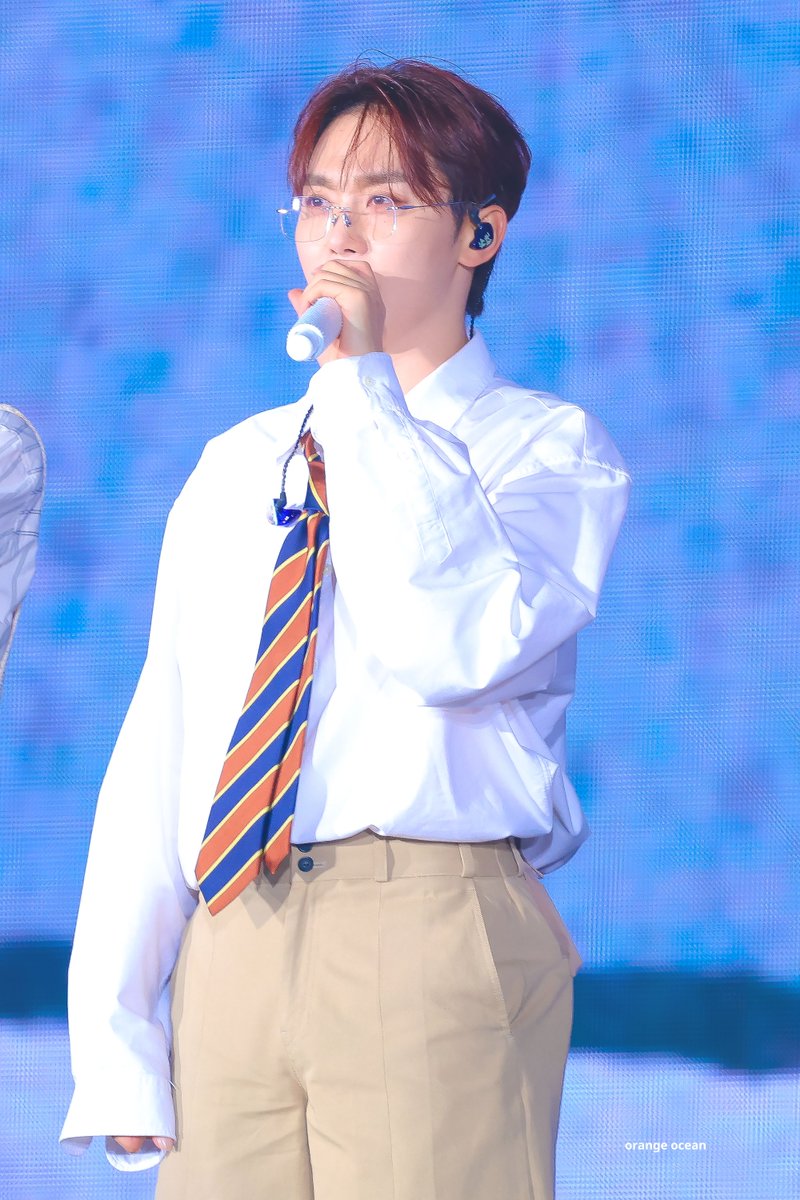semi__official_'s tweet photo. 240525 SEVENTEEN TOUR ‘FOLLOW’ AGAIN TO JAPAN
Seventeen member #SEUNGKWAN wore rimless glasses!
I love the Seventeen members and Carats so much.
#seventeen #부승관 #승관 #スングァン  #夫胜宽  #세븐틴 https://t.co/COEXx2RGkf