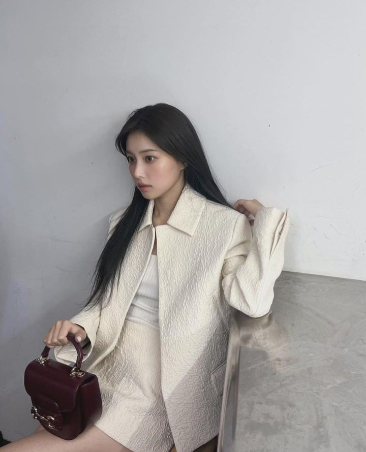 hyempics's tweet photo. ig update 👜🥀 https://t.co/xa9l3dqfHv