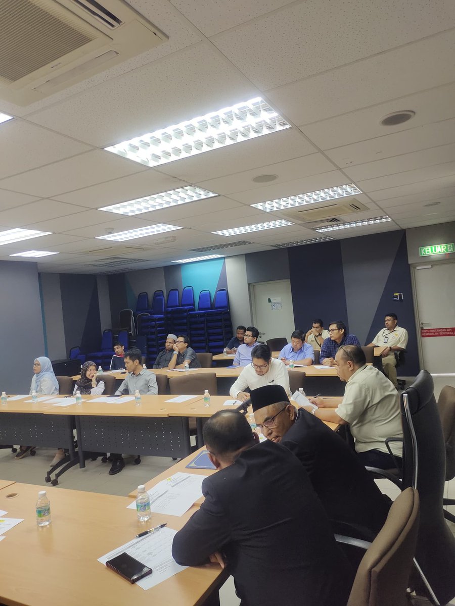 Majlis serahan SST &amp; dok kontrak bagi 12 bil kerja sebutharga berjumlah RM15.6 juta.

Pelanggan terdiri drpd INTAN Bukit Kiara, Agensi Angkasa Malaysia, Bhgn Sumber Teknologi Pendidikan, Lembaga Peperiksaan &amp; Ibu Pej Polis Bukit Aman. 

Majlis disempurnakan oleh Tn P/Kanan CKM.