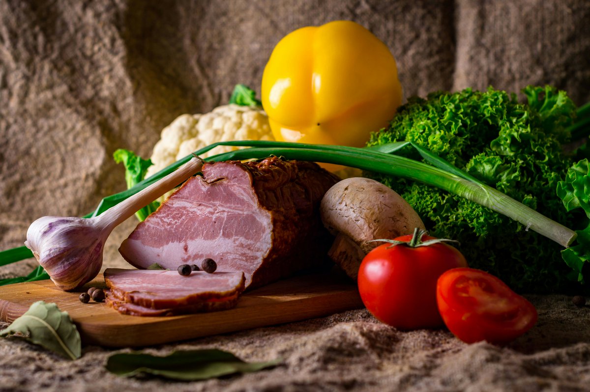 Ympäristö- ja terveyshyötyjen korostaminen voi motivoida ruokavaliomuutoksiin. THL:n ja Just foodin tutkijat korostavat, että muutokset tulee mahdollistaa taloudellisesti ja tarjota selkeitä ohjeita kasvipainotteisen ruoan valmistamiseksi. Lue lisää: justfood.fi/fi-FI/content/…