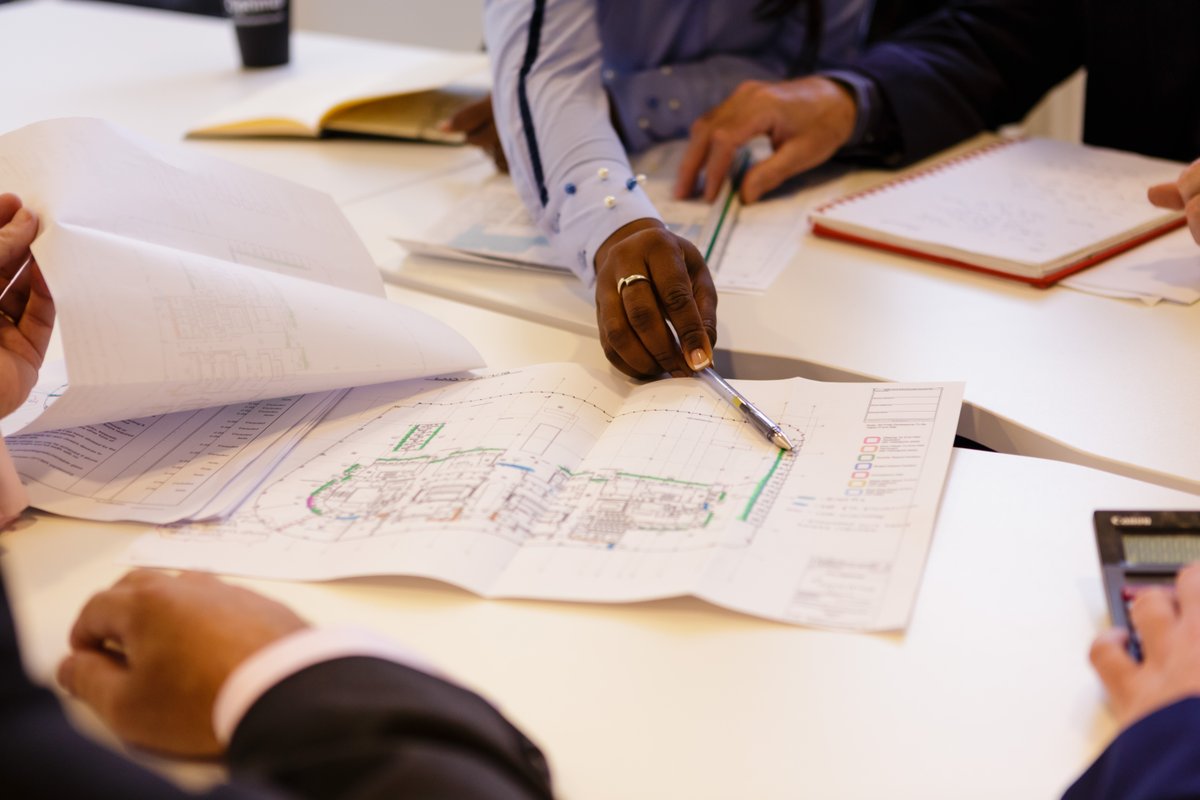 With over 30 years of industry experience, our dedicated team ensures top-quality installations and exceptional customer service. Discover our commitment to excellence. optimasystems.com/our-glass-part…  
#ProjectManagement #QualityInstallations #Optima