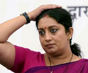 pratapsingh3636's tweet image. अमेठी से स्मृति ईरानी 44000 वोटों से पीछे हुईं।
कांग्रेस प्रत्याशी किशोरी लाल शर्मा भारी बढ़त बनाए हुए हैं।
#ElectionsResults #SmritiIrani #400Paar
#UttarPradesh #amethi 
 #LoksabhaElection2024 
 #Hindus #RamMandir