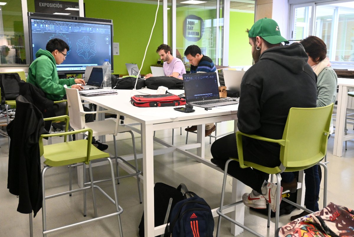 ✍️<a href="/educacyl/">Educación JCyL</a> abre del 18 de junio al 5 de julio el plazo para solicitar la admisión en Formación Profesional el próximo curso

Se ofertan 67.000 plazas distribuidas en 132 títulos de 22 familias profesionales

comunicacion.jcyl.es/web/jcyl/Comun…