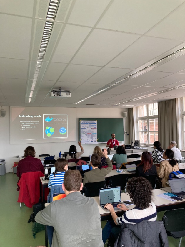 🚀 #DHBenelux2024 has lift-off. Our CLARIAH-VL (<a href="/FWOVlaanderen/">FWO</a>) pre-conference workshop consists of 3 parts: first, scientific programmer Frédéric Pietowski (<a href="/artskuleuven/">Letteren KU Leuven</a>) is introducing the participants to LATTE, our Named Entity Linking tool, launched soon #DigitalHumanities