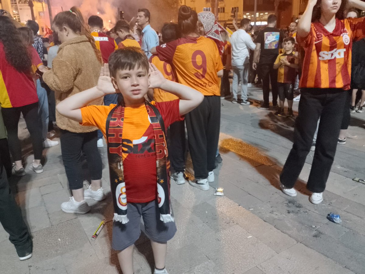 UdinAfsar's tweet photo. @GalatasaraySK #ŞampiyonÇocuklar 💛❤️ https://t.co/PMt9W9rHOe