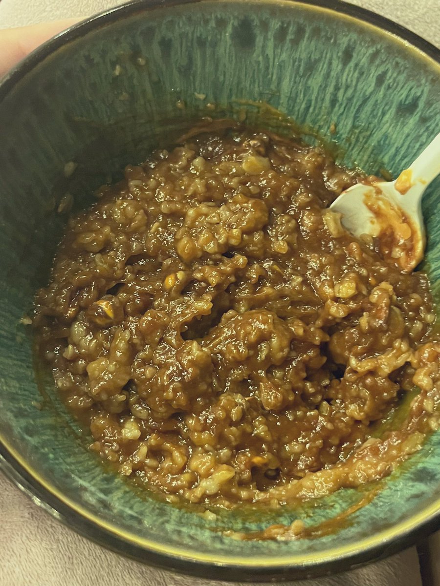 LittleStarrys's tweet photo. comfort food atm (brown sugar oatmeal, clover honey, peanut butter, and chocolate caramel chips) https://t.co/EvjyuRlZa1