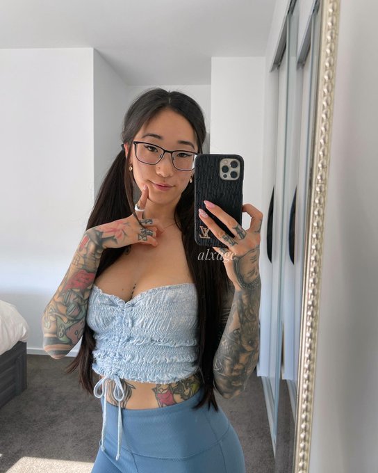 2 pic. 1 or 2? ? https://t.co/nE9n38V3i9