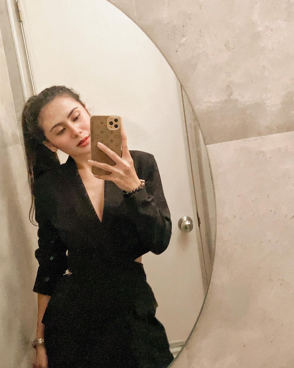 Just me, myself, and my mirror selfie.😉