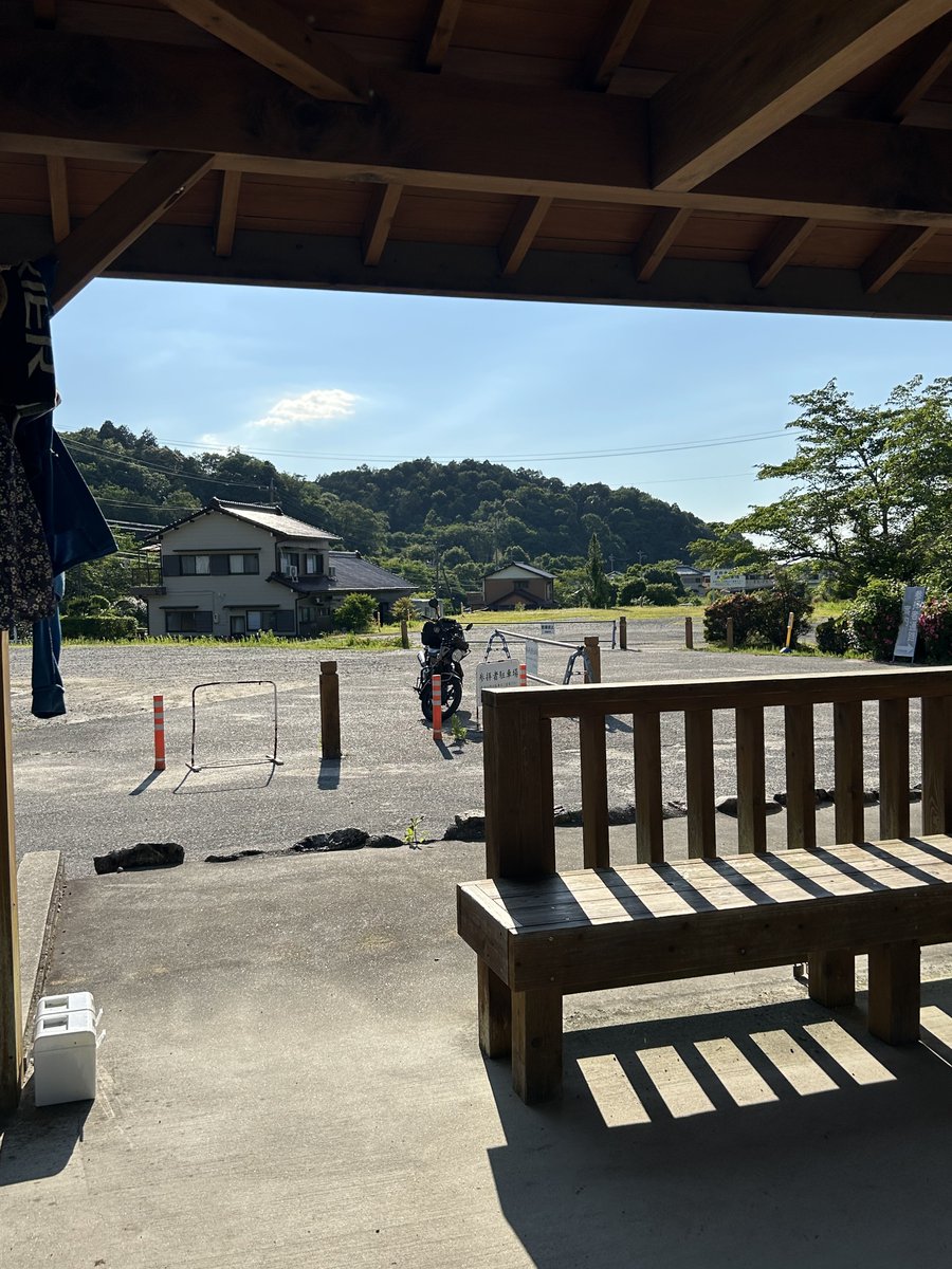 何年も通った道ですが、初めて
雲興寺で一服　東屋の下は涼しくて
心地よいです