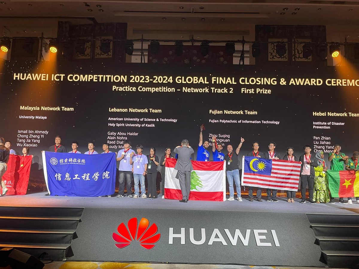 fsktmum's tweet photo. UM (MALAYSIA Team) won FIRST PRIZE (Category of the Practice Competition, Network Track) at Huawei ICT Competition 2023-2024 Global Final held in Shenzhen, China. 
Tang Jia Yang, U2102737
Chong Zheng Yi,  U2102854
Wu Xiaoxiao, S2100309

https://t.co/7l8rd787TQ https://t.co/SLiEEArxBc