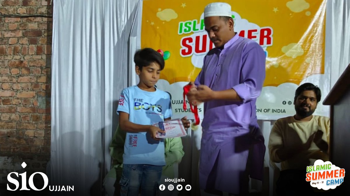 SioUjjain's tweet photo. अल्हम्दुलिल्लाह 
02/06/2024 को 20 रोज़ा इस्लामिक समर कैंप का इख्तितामी प्रोग्राम हुआ। इस समर कैंप में बच्चों को कराटे, अरबिक, इंग्लिश क्लासेस, अम्बिया की सीरत, इंडोर व आउटडोर गेम्स कराए गए साथ ही बच्चों ने पिकनिक वगेरह से समर कैंप का लुत्फ उठाया। https://t.co/UhbQpgNBfp