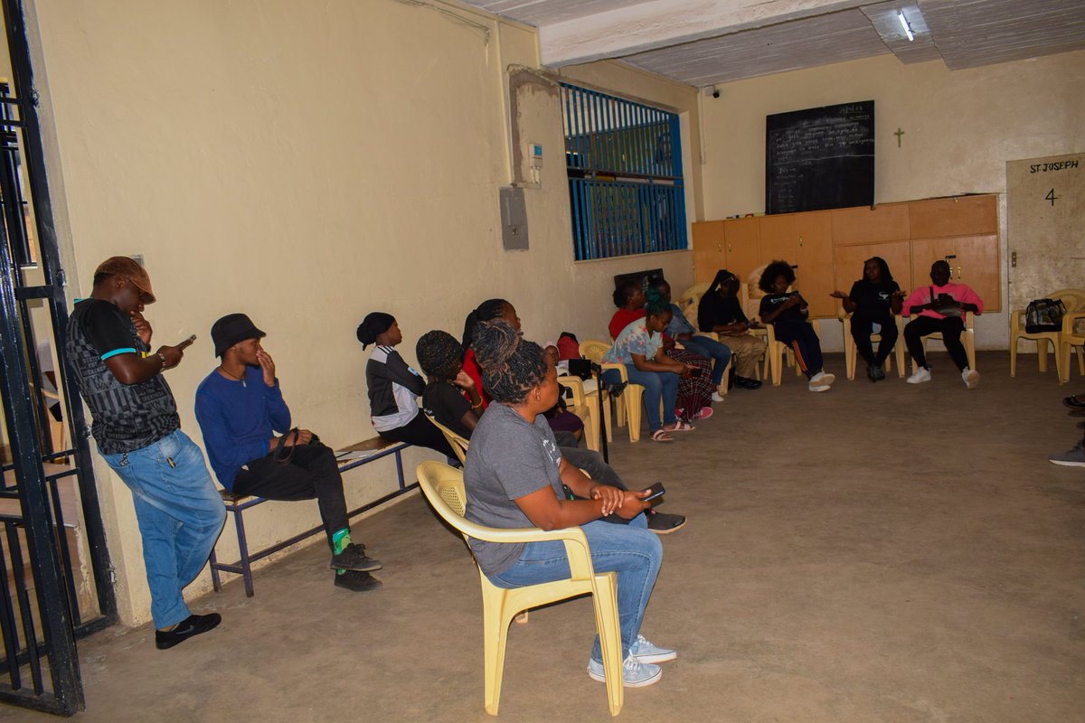 Salama Youth Hub (@mukurusalamahub) on Twitter photo Ending the Mental Health Awareness month in style. Today, we were hosted by <a href="/nzumariafrica/">NZUMARI AFRICA</a> for an outreach event with young people from Huruma, engaging in various activities to support their mental well-being. 1/
#SalamaYouthHub #mentalhealthawarenessmonth
#MentalHealthMatters Ending the Mental Health Awareness month in style. Today, we were hosted by <a href="/nzumariafrica/">NZUMARI AFRICA</a> for an outreach event with young people from Huruma, engaging in various activities to support their mental well-being. 1/
#SalamaYouthHub #mentalhealthawarenessmonth
#MentalHealthMatters