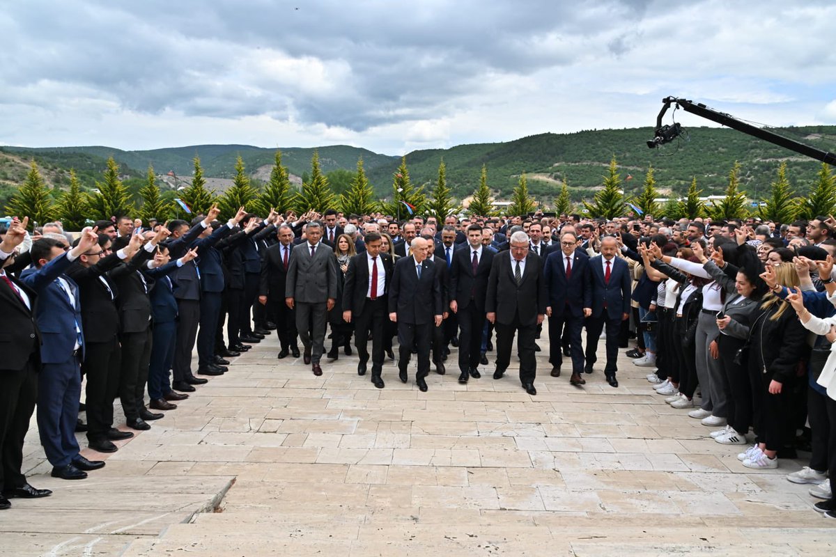 Ülkücüyü, Ülkü Ocaklarını araştırmanın dahası terörle ilişkilendirmenin zillet ve kabus dolu düşünü kuranlar eninde sonunda mahcup ve mağlup olacaklardır.

Liderimiz Sayın Devlet Bahçeli
