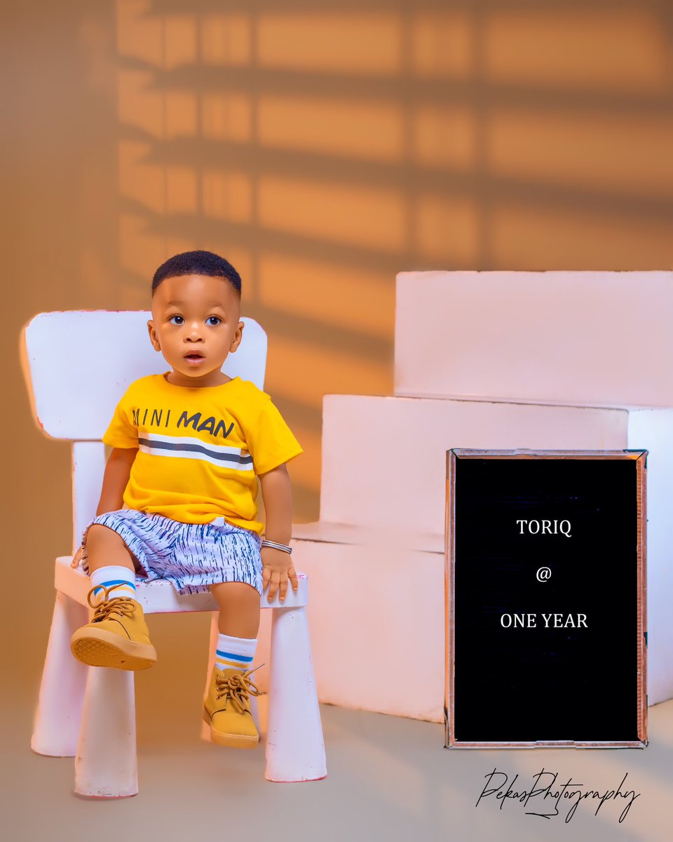 AyofeMhizta's tweet photo. #Igba odun odunkan ni oodeni! Ku inawo aye! ye orikadun re Tariq !*🍾🎉🎊 https://t.co/AwfU7QBPww