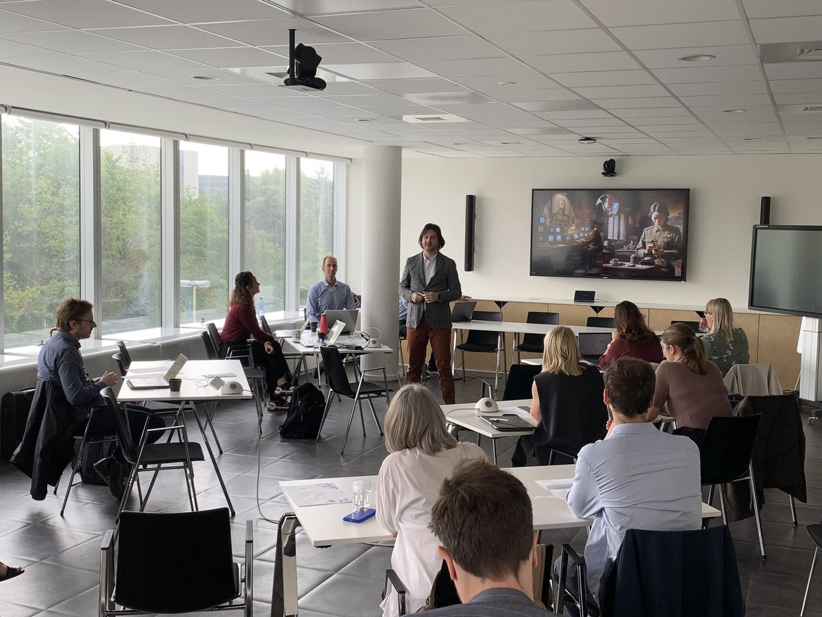 DE-CONSPIRATOR tweet media